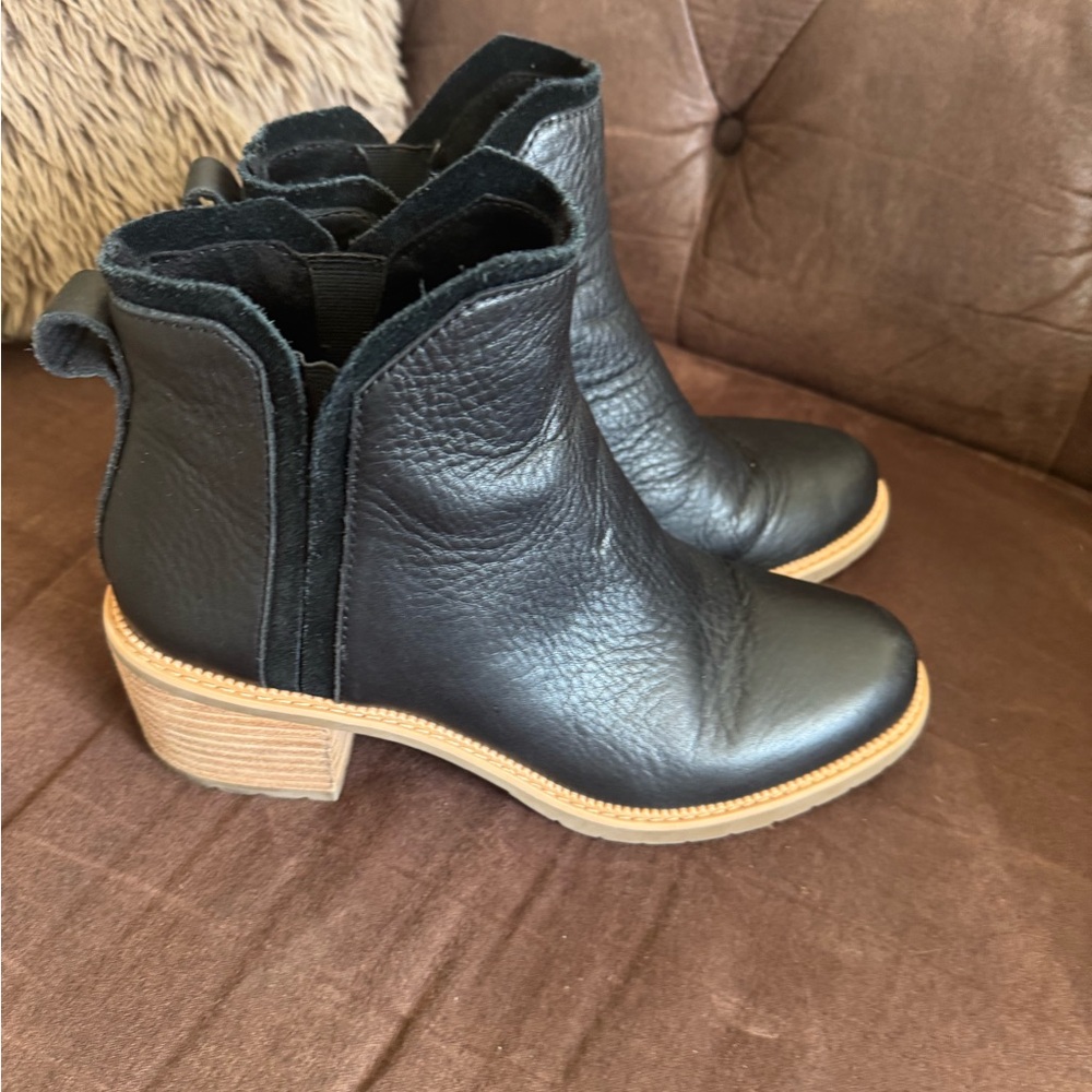 Toms Black Leather Ankle Booties